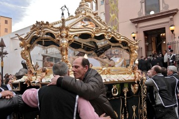 Processione di Pasqua all’Albergheria, nel centro storico di Palermo