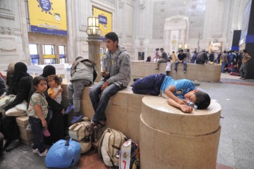 Profughi in stazione