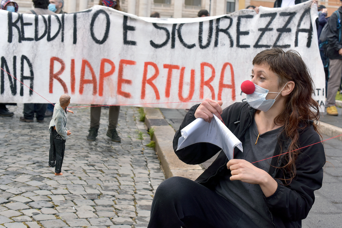 Lavoratrici e lavoratori dello spettacolo manifestano a San Giovanni