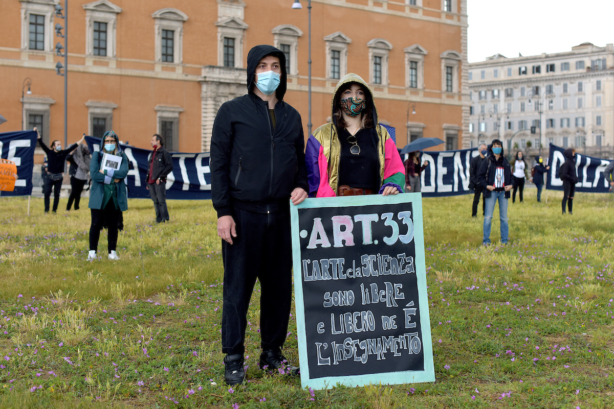 Lavoratrici e lavoratori dello spettacolo manifestano a San Giovanni