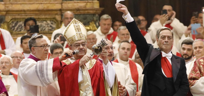 A Napoli c’é sempre San Gennaro