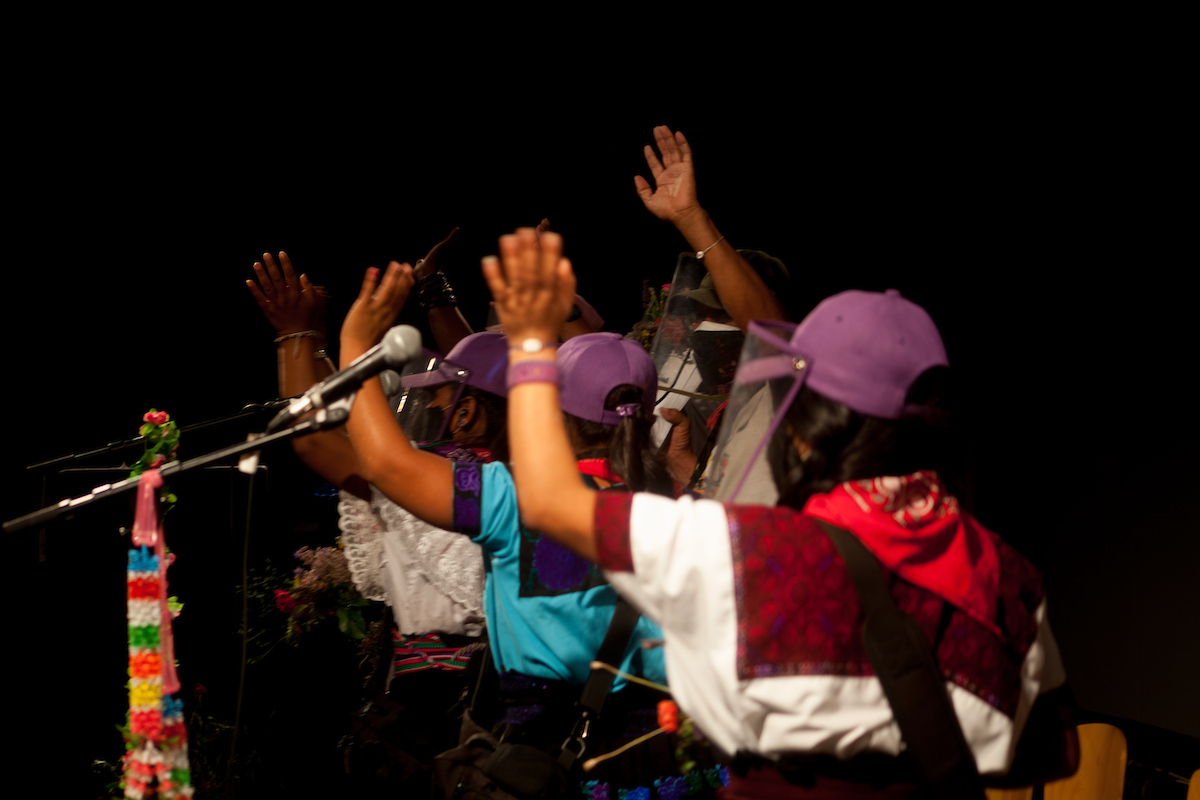 Zapatists leaving the squat "La Parole errante" after the convention.